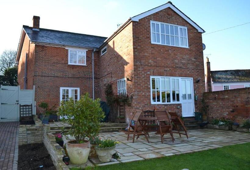 צימר Hedingham Old Pottery