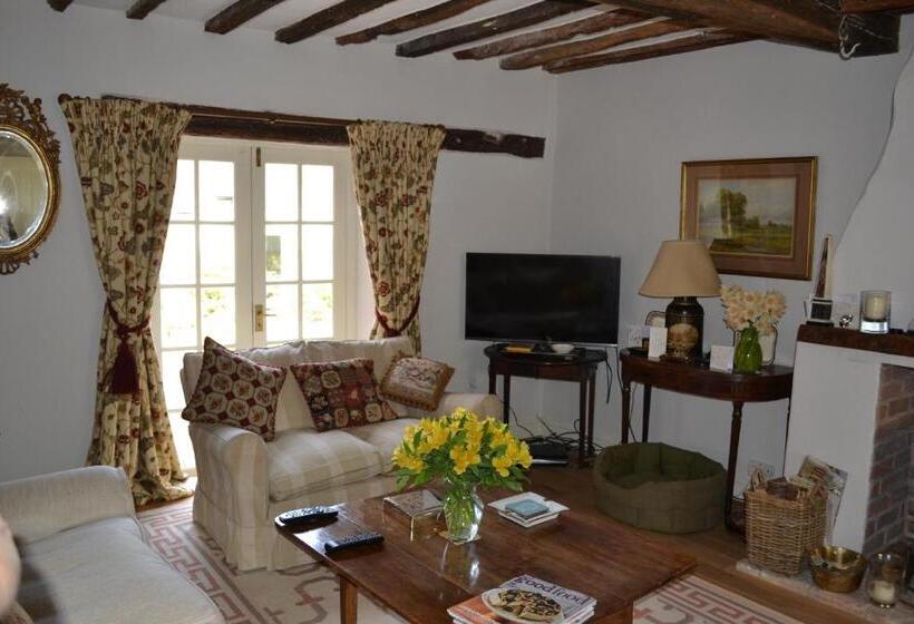 צימר Hedingham Old Pottery