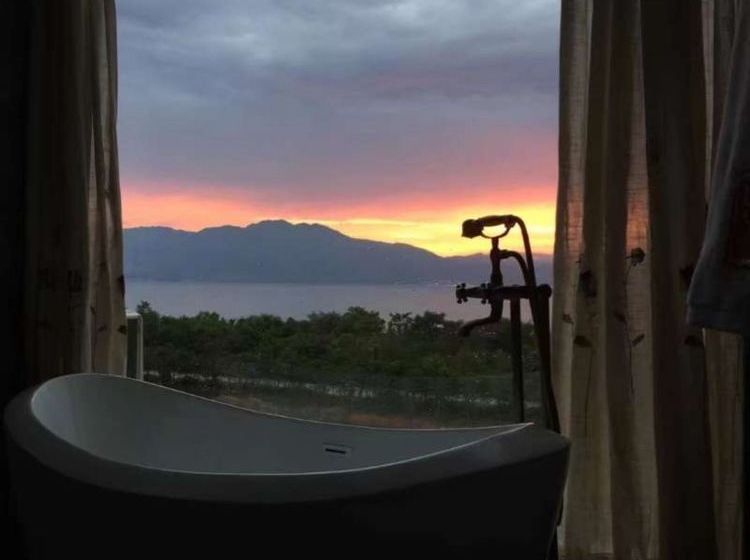 Buyi Hotel Resort Fuxian Lake