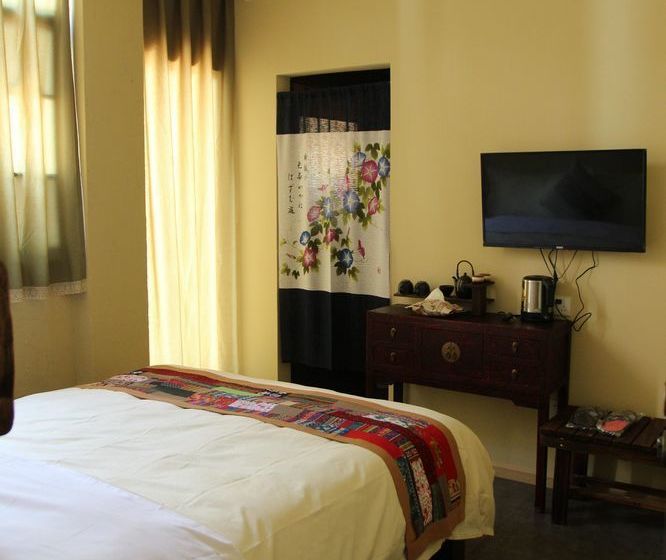 Buyi Hotel Resort Fuxian Lake