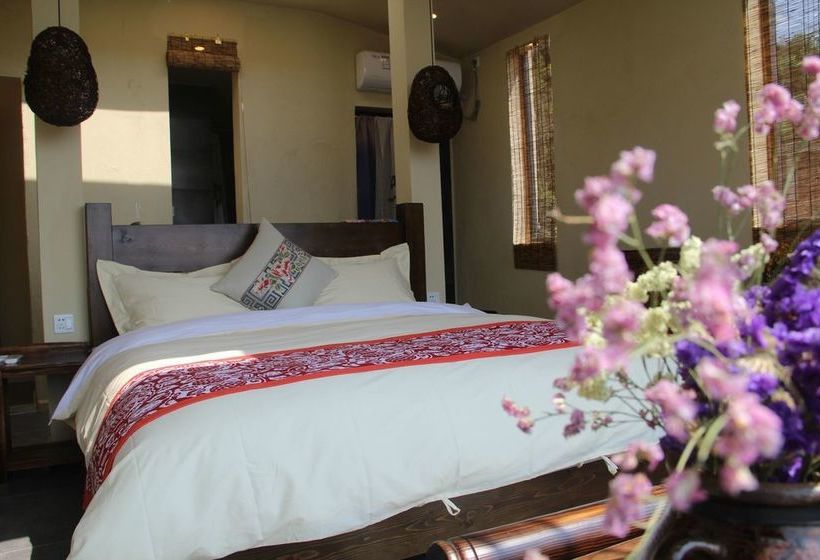 Buyi Hotel Resort Fuxian Lake