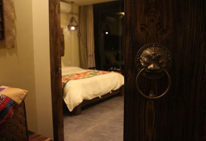 Buyi Hotel Resort Fuxian Lake