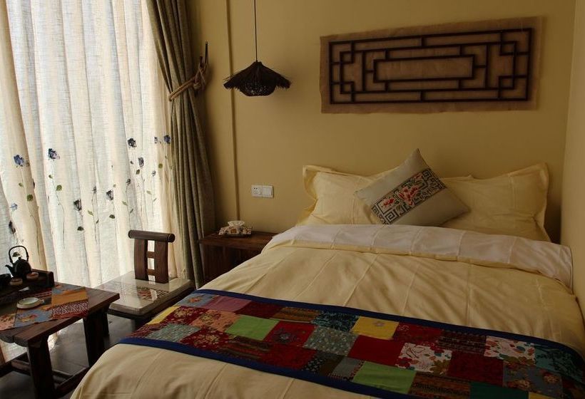 Buyi Hotel Resort Fuxian Lake