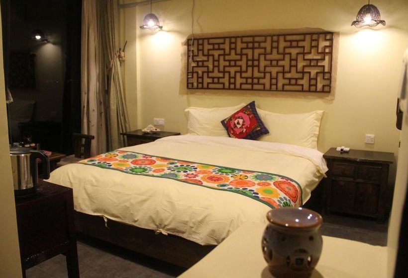 Buyi Hotel Resort Fuxian Lake