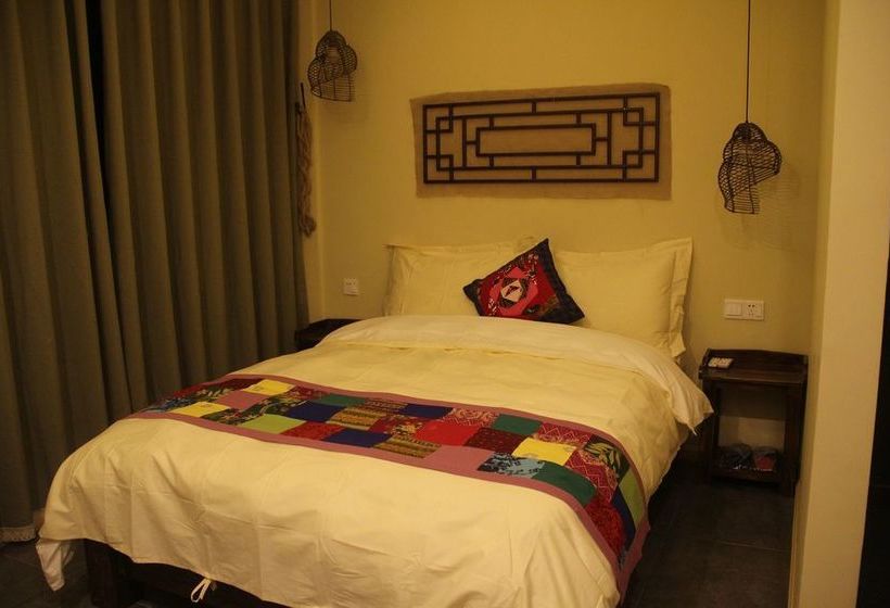 Buyi Hotel Resort Fuxian Lake