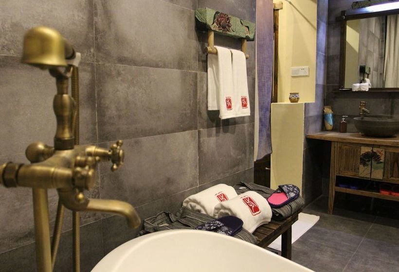 Buyi Hotel Resort Fuxian Lake