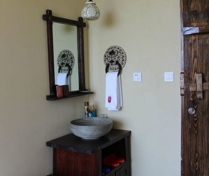 Buyi Hotel Resort Fuxian Lake