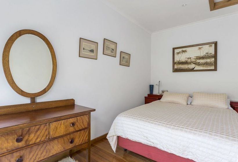 Charming Cottage On Gulls