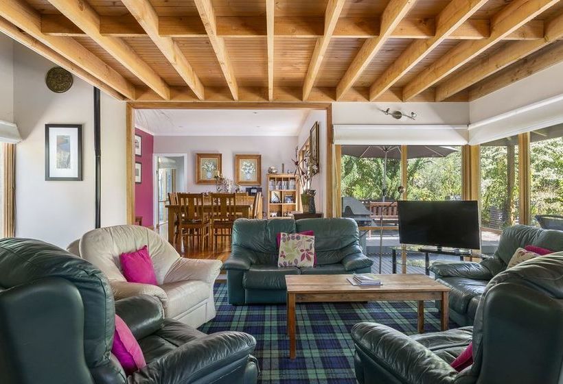 Charming Cottage On Gulls