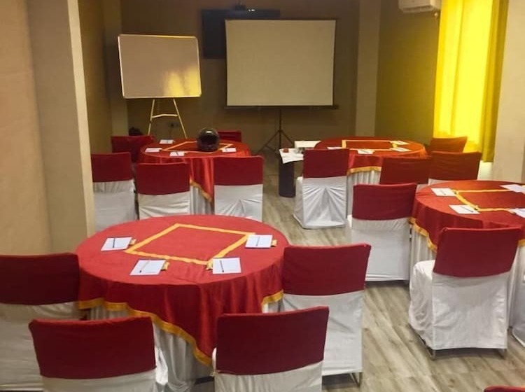 בית מלון כפרי Ace Prime