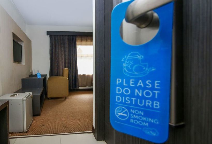 酒店 Airy Kendari Barat Diponegoro 75