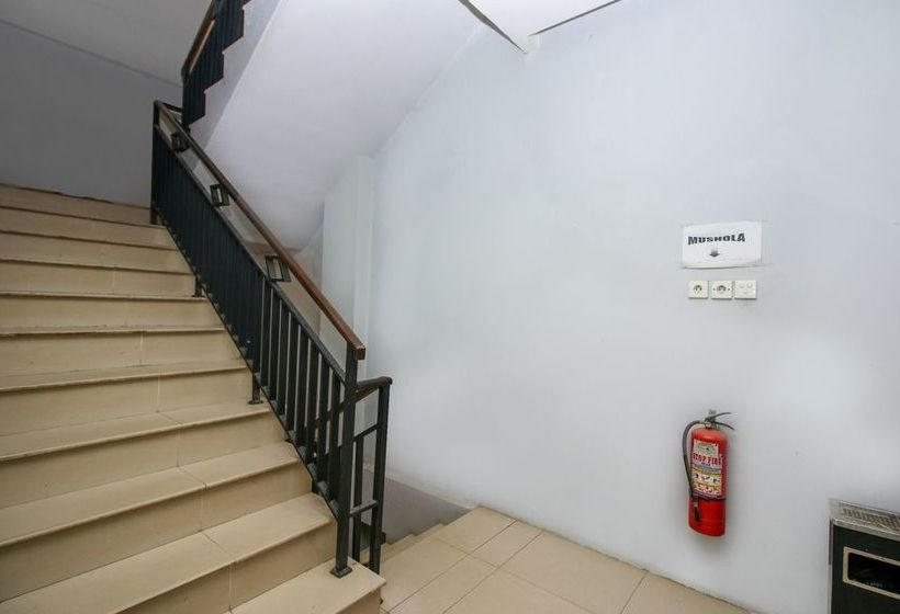 酒店 Airy Kendari Barat Diponegoro 75