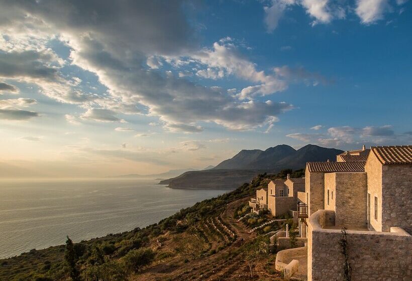 Отель Bassa Maina Villas & Suites