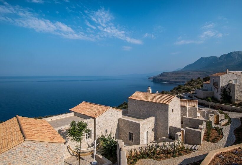 Отель Bassa Maina Villas & Suites