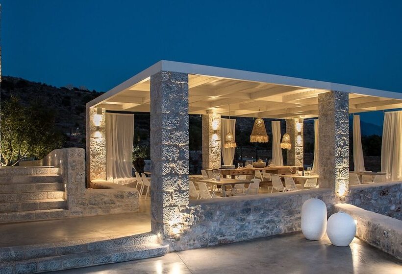 Отель Bassa Maina Villas & Suites