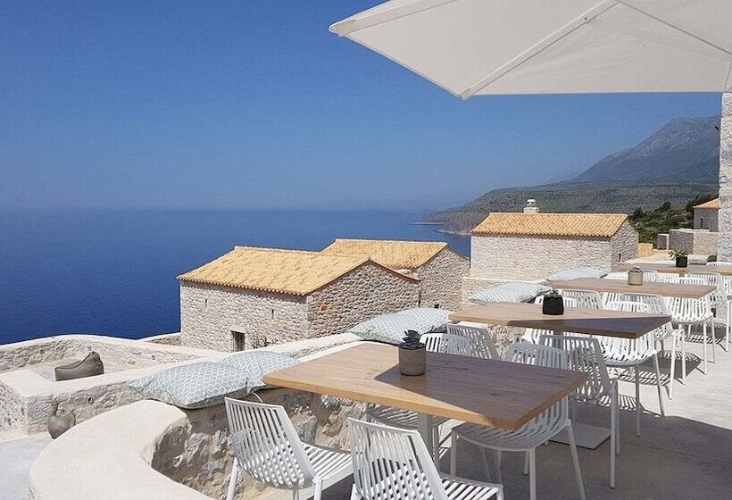 Отель Bassa Maina Villas & Suites