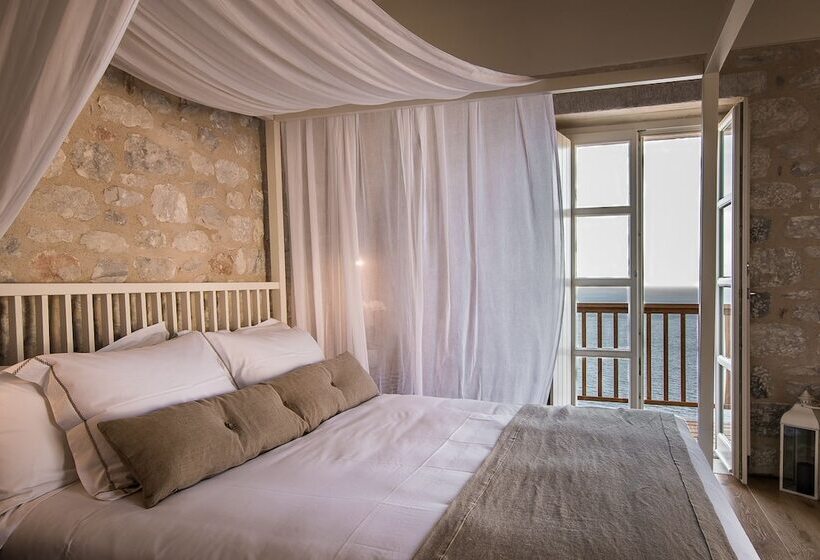 Отель Bassa Maina Villas & Suites