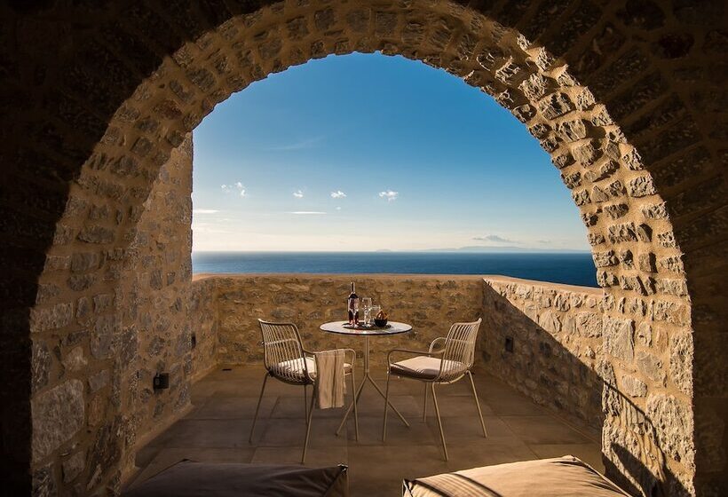 Отель Bassa Maina Villas & Suites