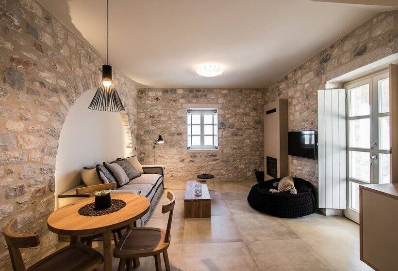 Отель Bassa Maina Villas & Suites