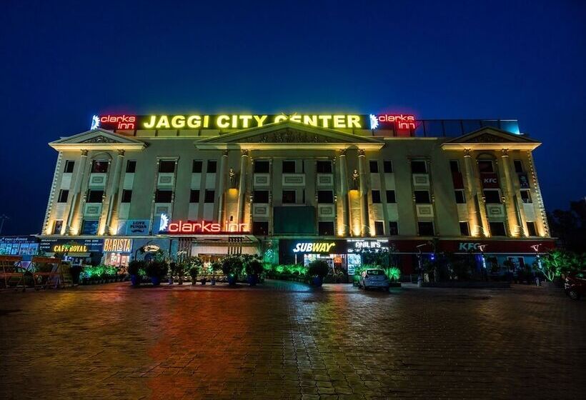 בית מלון כפרי Clarks Inn Ambala