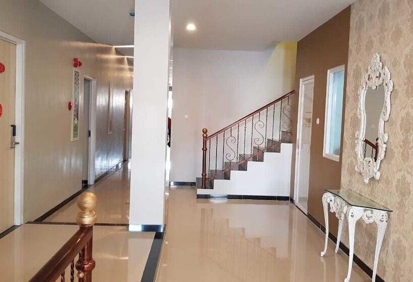 Отель Front One Boutique Brani Solo