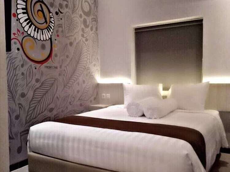 Отель Front One Boutique Brani Solo