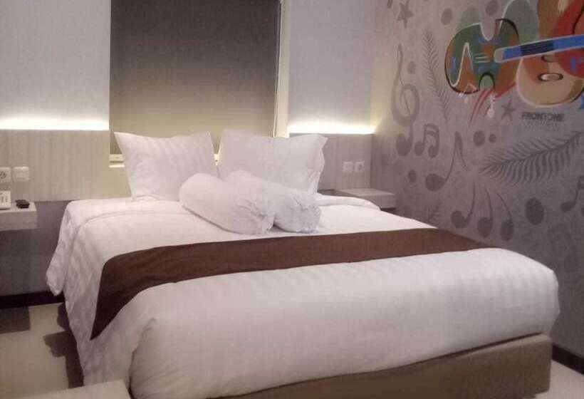 Отель Front One Boutique Brani Solo