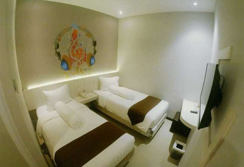 Отель Front One Boutique Brani Solo