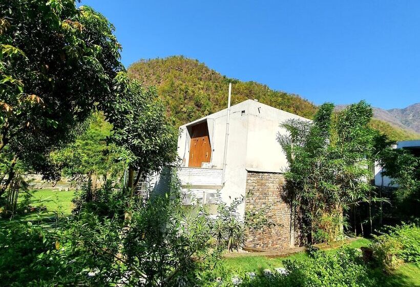 בית מלון כפרי Nishantam Sanctuary Rishikesh
