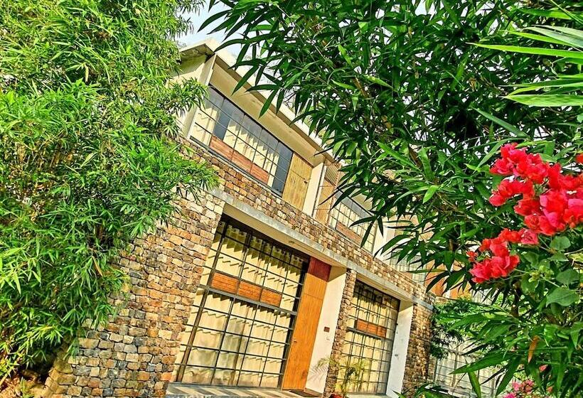 בית מלון כפרי Nishantam Sanctuary Rishikesh