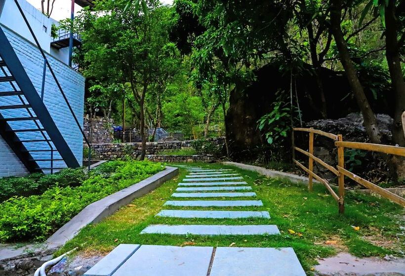 בית מלון כפרי Nishantam Sanctuary Rishikesh
