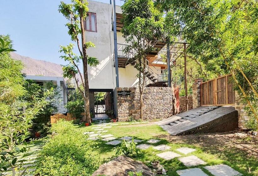 בית מלון כפרי Nishantam Sanctuary Rishikesh