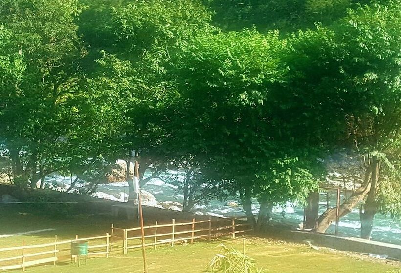 בית מלון כפרי Nishantam Sanctuary Rishikesh