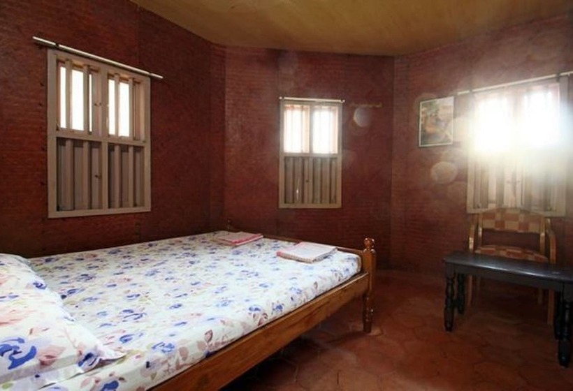 בית מלון כפרי Pranav Beach Resort