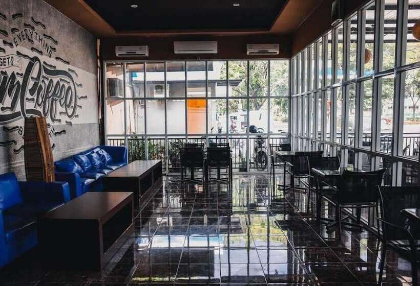 Отель Reddoorz Plus Near Sultan Hasanuddin Airport