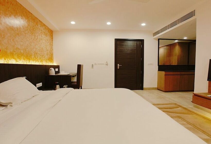 Отель Santosh Dham