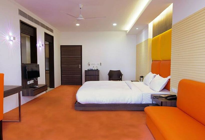 Отель Santosh Dham