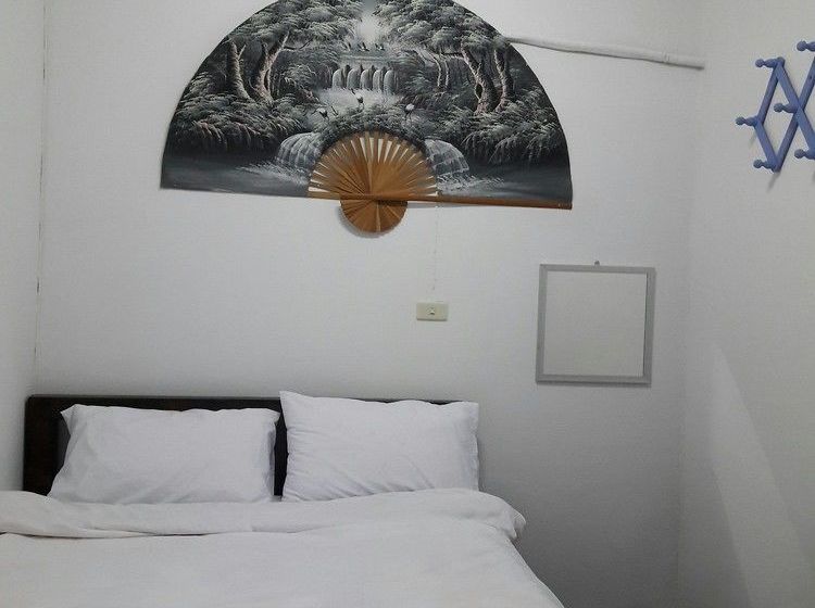 Отель Somruthai Resort