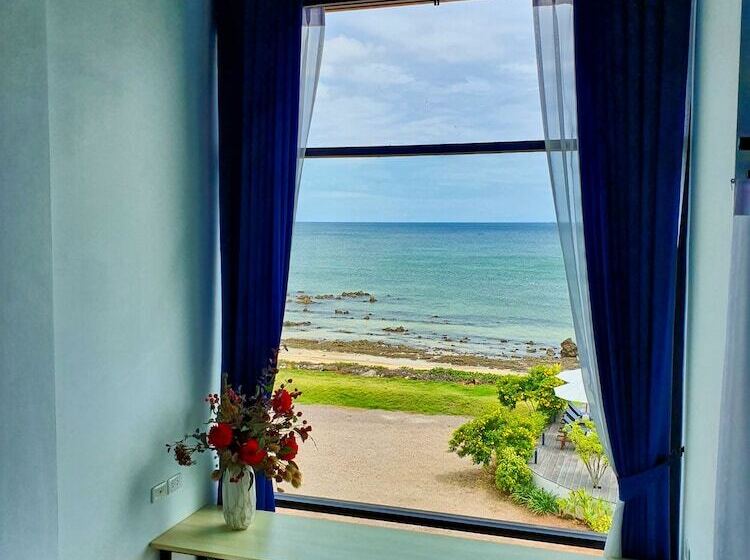 Hotelli The Beach Resort & Residence   Sha Plus