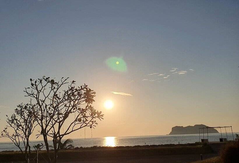 Hotelli The Beach Resort & Residence   Sha Plus