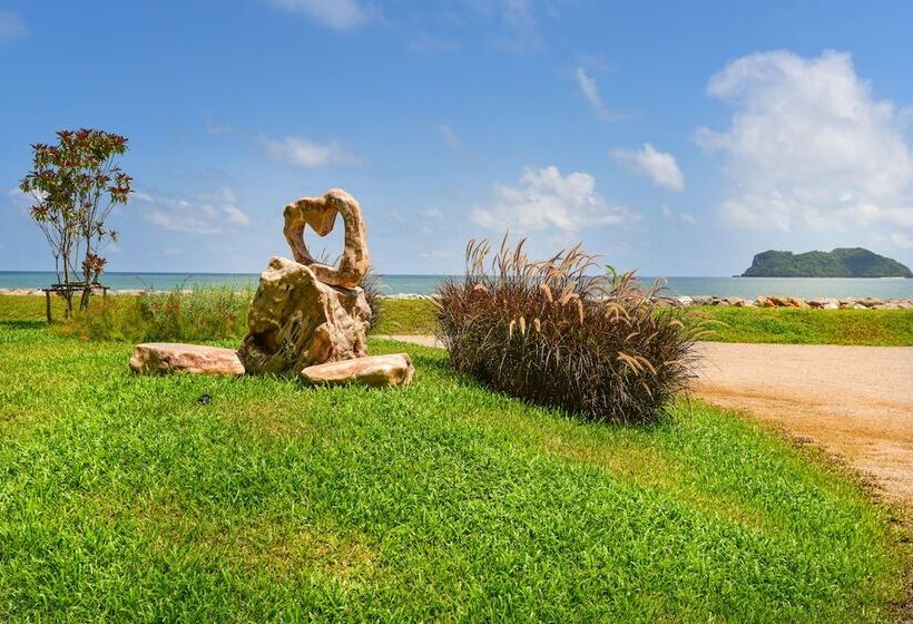 هتل The Beach Resort & Residence   Sha Plus