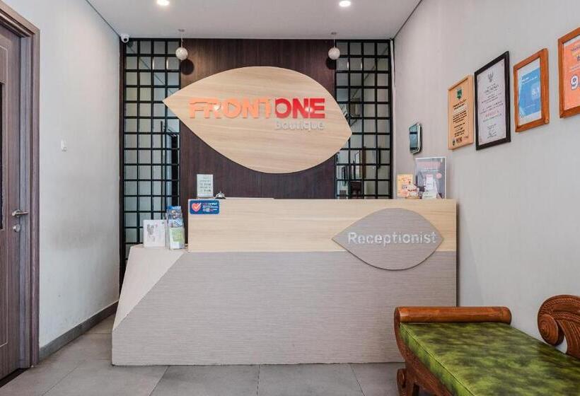 هتل Three Eight Front One Boutique Batu Malang