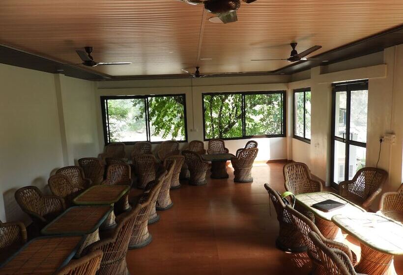 בית מלון כפרי Wildhawk Adventures