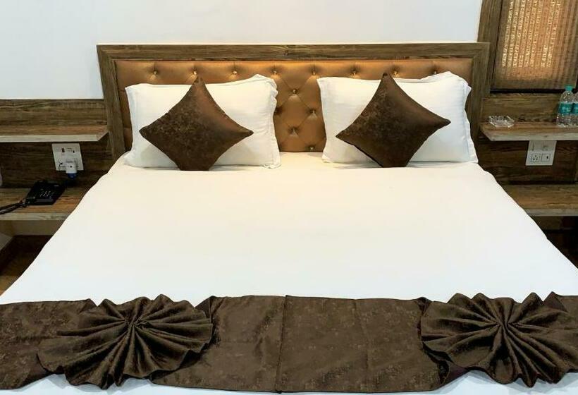 Отель Yashogopal Resortico