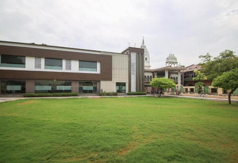 Отель Yashogopal Resortico