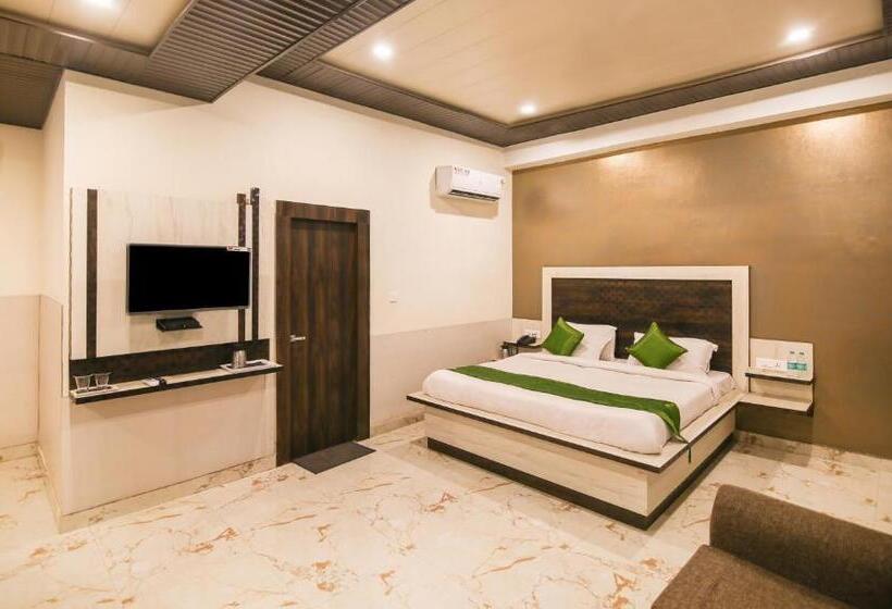 Отель Yashogopal Resortico