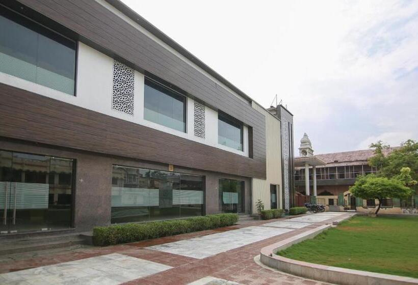 Отель Yashogopal Resortico