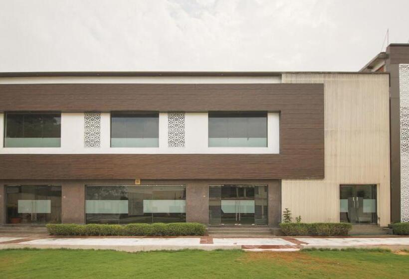 Отель Yashogopal Resortico