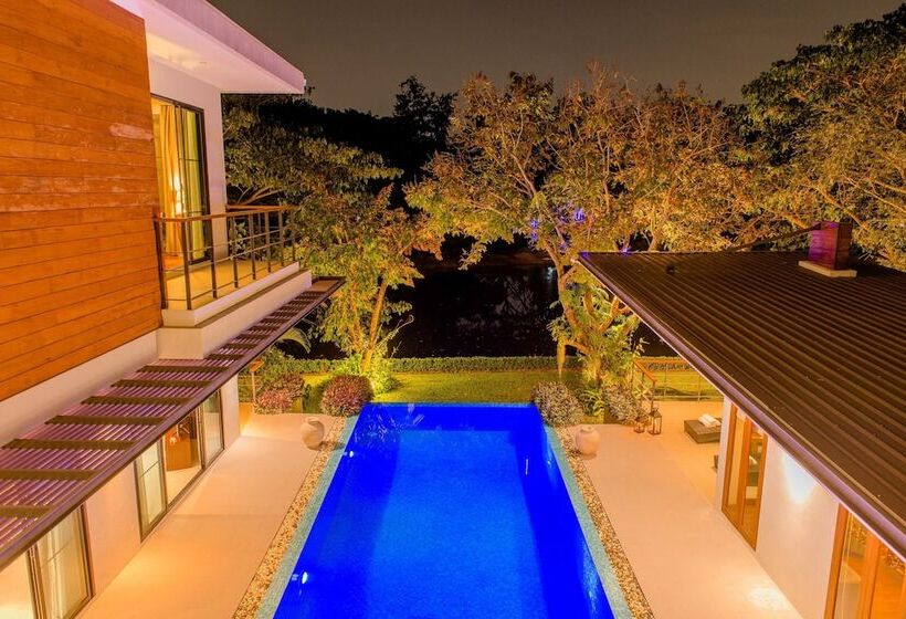 Moin Lakeside Pool Villa Chiangmai