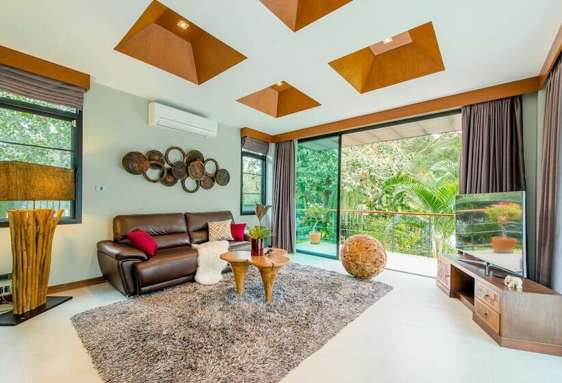 Moin Lakeside Pool Villa Chiangmai